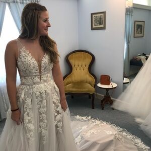 Elegant White Lace Wedding Dress